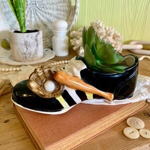 Vintage Ceramic Planter ⚾️